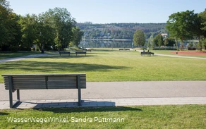 Seepark mit Blick auf den Möhnesee