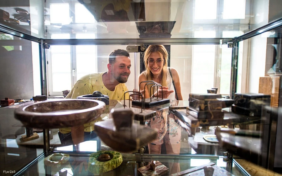 Besichtigung der alten Schätze