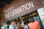 Tipps,  Souvenirs und Informationen erhalten man bei den Touristinformationen am Möhnesee