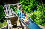 Kinder rutschen